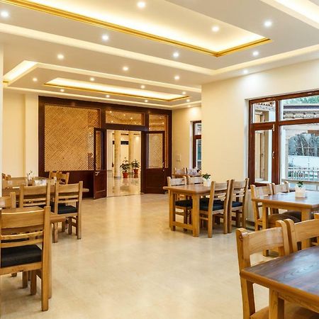 Hotel Leh Plaza Bagian luar foto