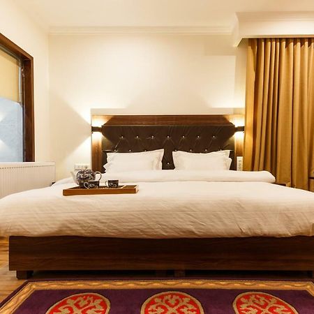 Hotel Leh Plaza Bagian luar foto