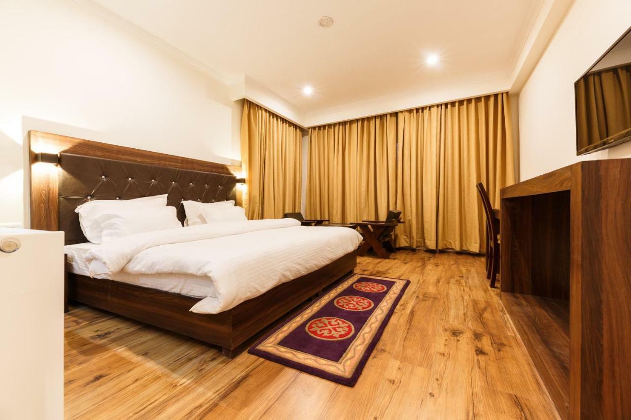 Hotel Leh Plaza Bagian luar foto