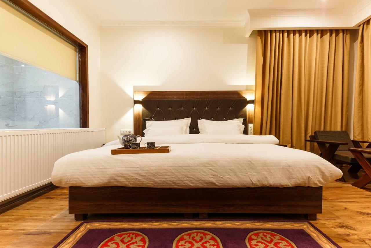 Hotel Leh Plaza Bagian luar foto